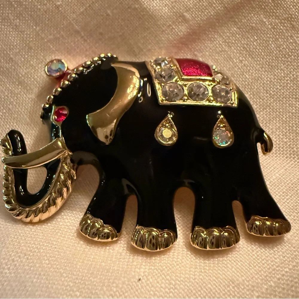 Vintage Elephant Brooch Enamel Black with Red and Clear Rhinestones and Gold - Picture 4 of 6